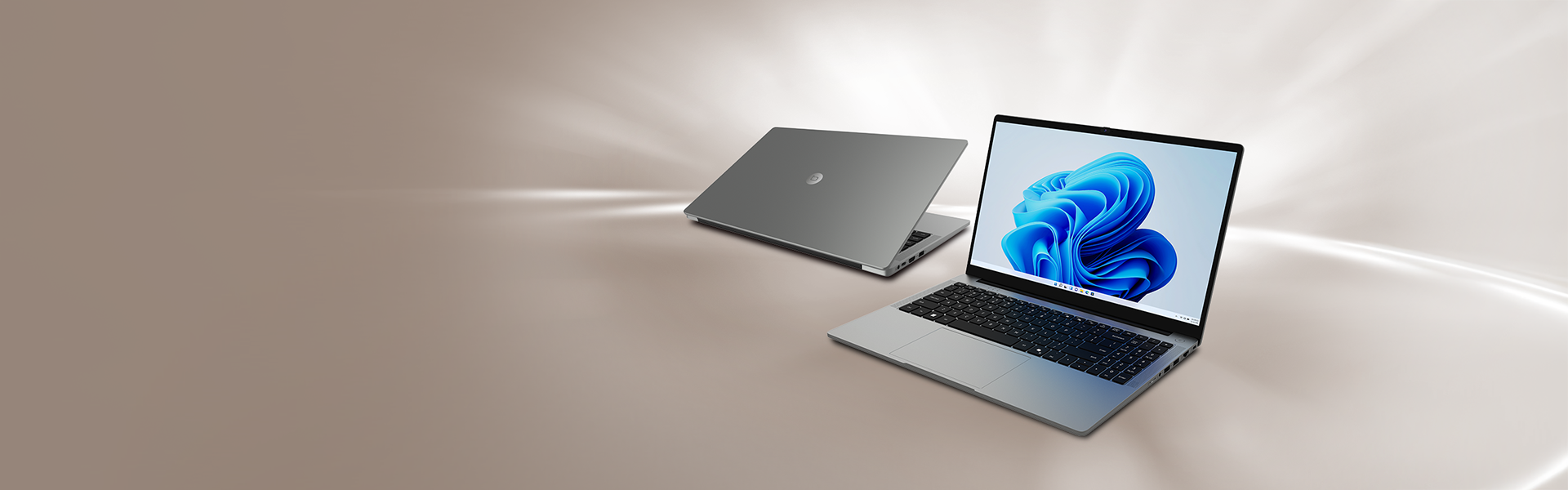 Laptop techbite PIX 3 w ujęciu przód tył.